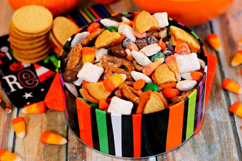 Halloween Snack Mix - Pumpkin 'N Spice