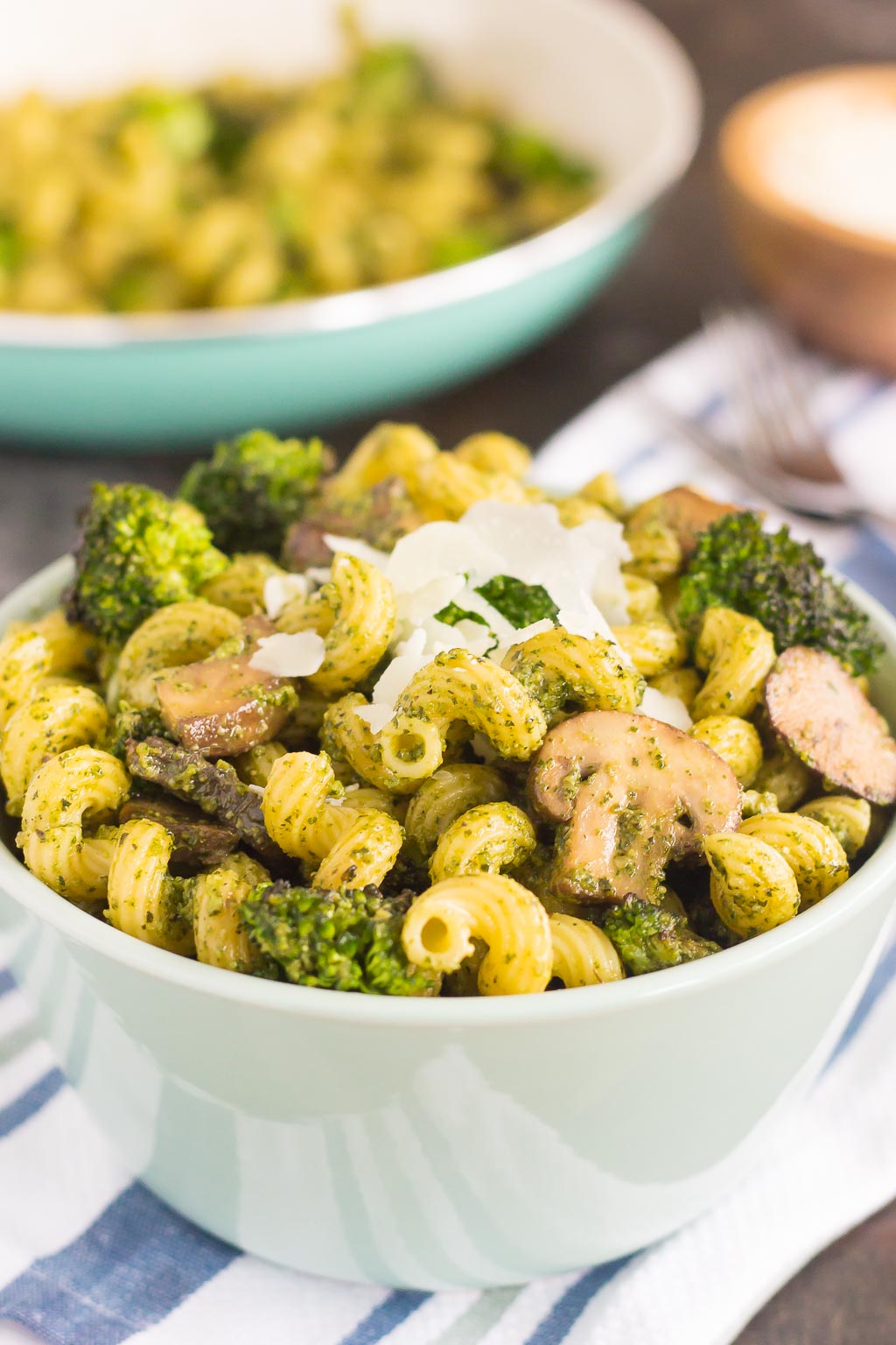 Basil Pesto Pasta with Broccoli and Mushrooms - Pumpkin 'N Spice