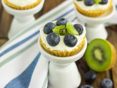 Mini Blueberry Kiwi Tarts - Pumpkin 'N Spice