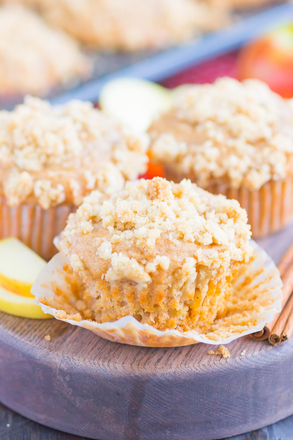 Apple Cinnamon Muffins (+ Crumb Topping!) - Pumpkin 'N Spice