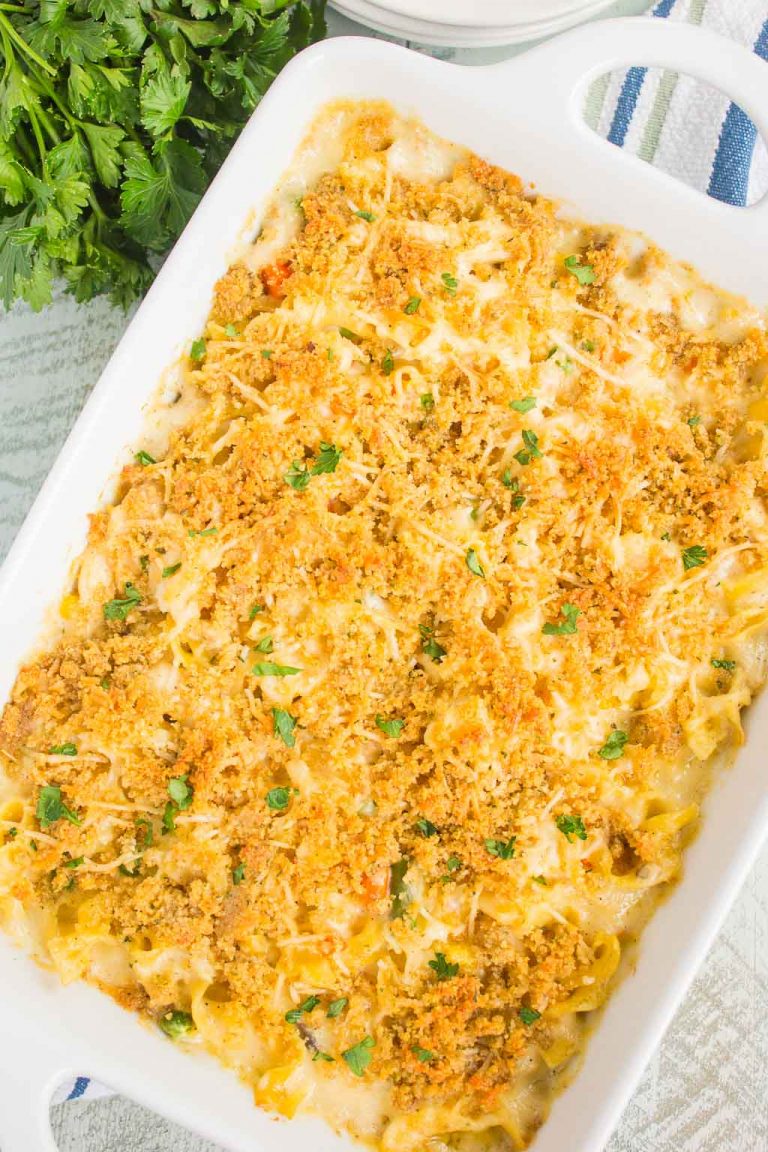 Creamy Chicken and Noodle Casserole - Pumpkin 'N Spice