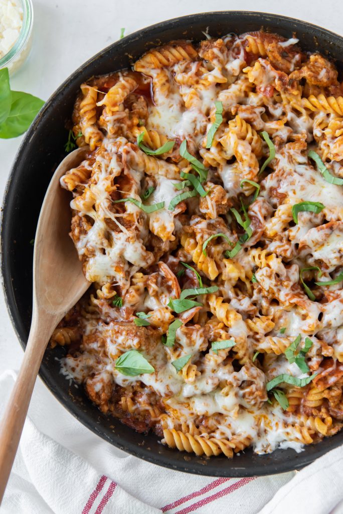 One-Pan Pizza Pasta Casserole Recipe - Pumpkin 'N Spice