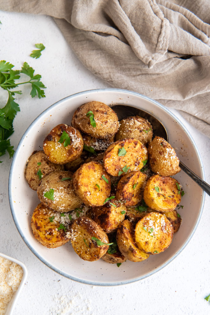 Garlic Parmesan Potatoes - Pumpkin 'N Spice