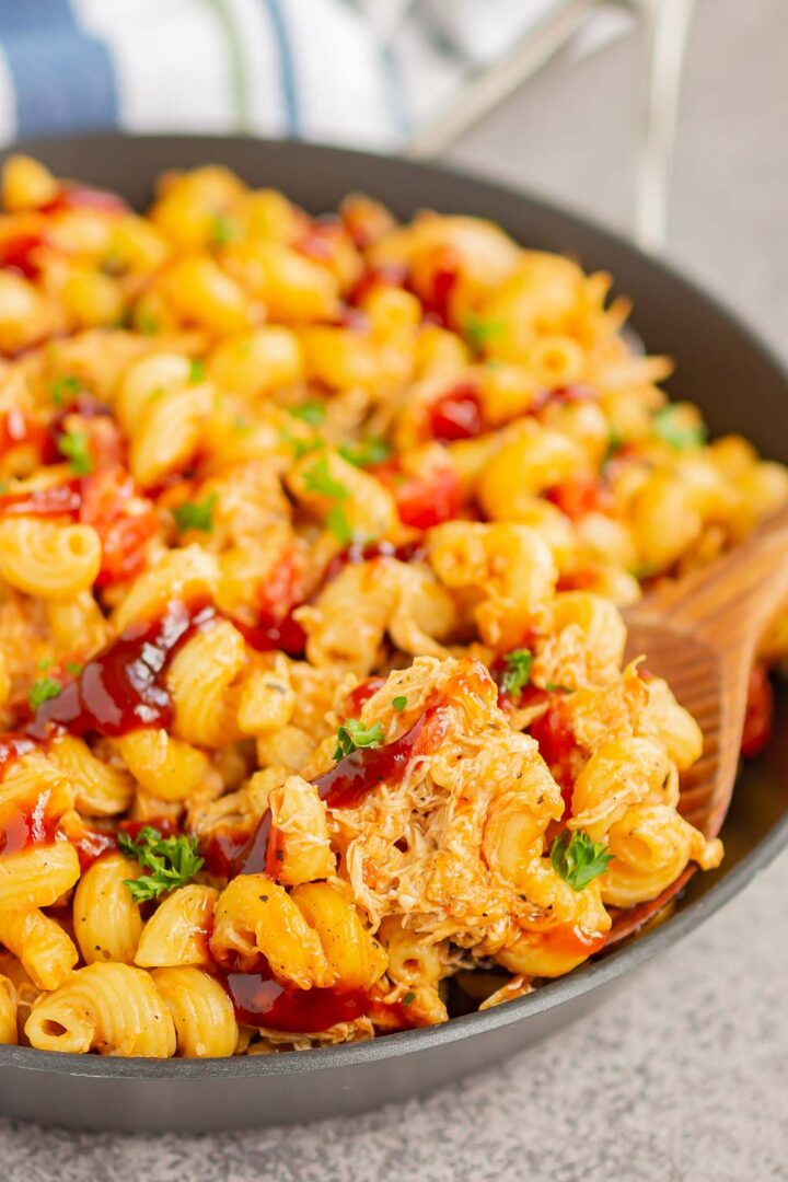 One Pot BBQ Chicken Pasta - Pumpkin 'N Spice