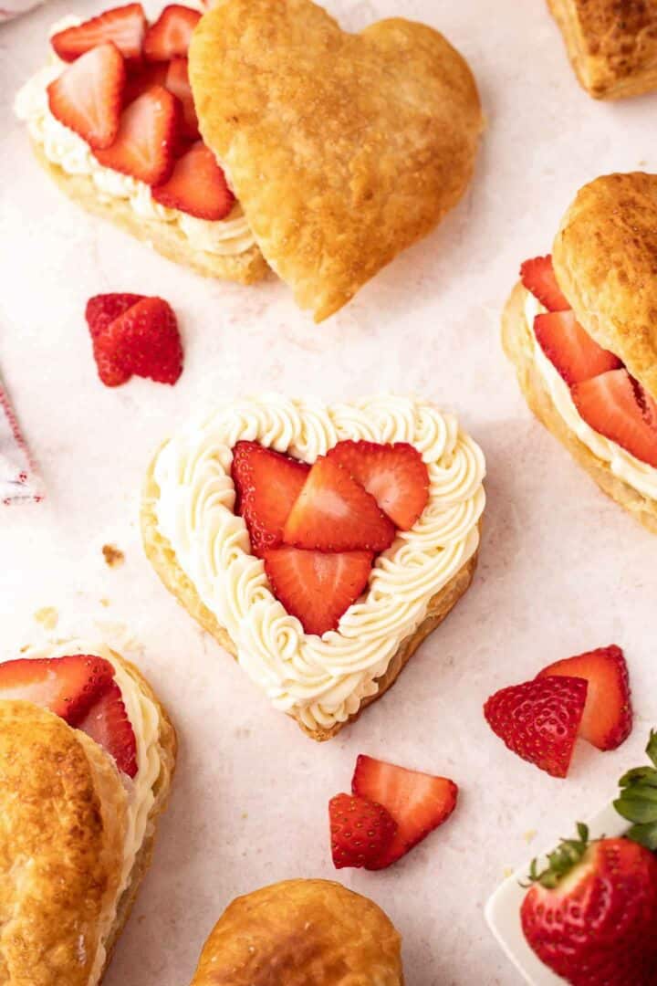 puff pastry hearts with white chocolate mousse and strawberries